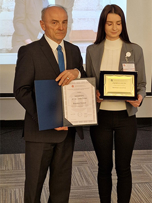 Nagrađena studentica Sveučilišta SjeverBrankica Korpar, u društvu predsjednika HDMK izv. prof. dr. sc. Miroslava Drljače