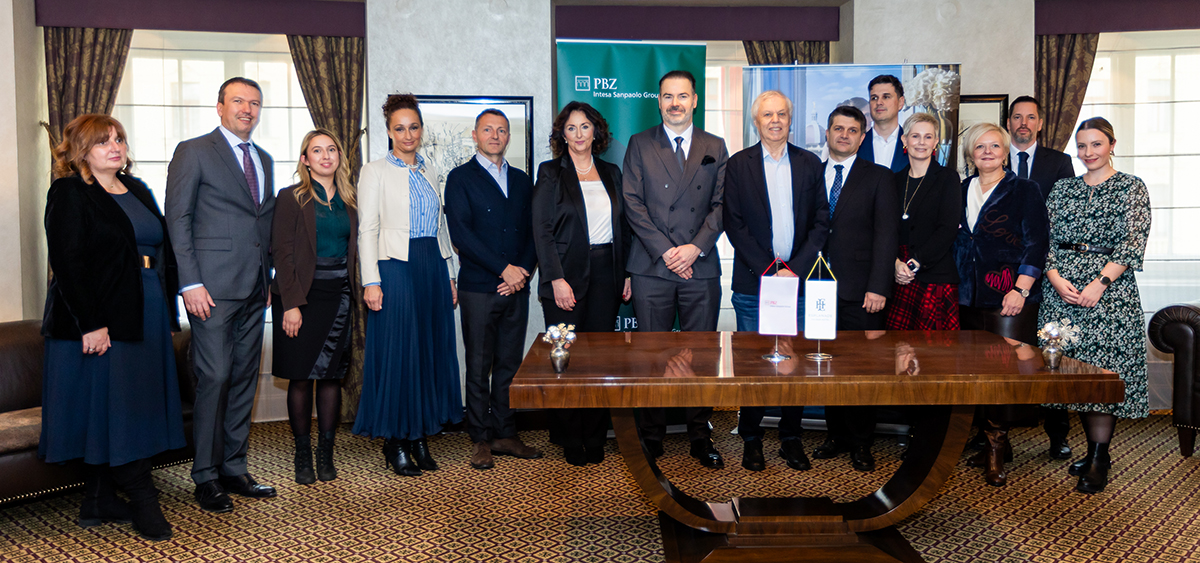 Predstavnici PBZ-a i Hotela Esplanade Zagreb sa zajedničkim timovima