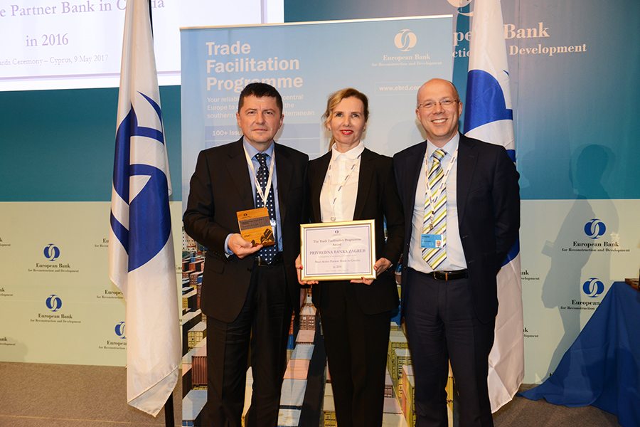 1-Ivan Gerovac (PBZ), Jadranka Primorac (PBZ) i Nick Tesseyman (EBRD) -TFP Award 2016