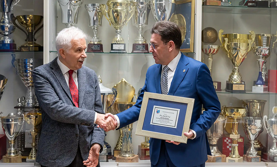 RK Zagreb dodijelio priznanje Buriloviću za poticanje ulaganja u sport