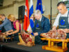 Deveti Međunarodni festival pršuta u Drnišu otvoren velikim dvobojem: župani odmjerili snage