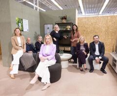 Stan za Sutra - naprijed Renata Suša, lijevo Zvjezdana Sirk Novak, sjede iza Tihana Lešić, lijevo Gordana Daniel i Nikica Cvitkušić, iza Sandra Đolo i Iva Prpić - foto Boris Ščitar