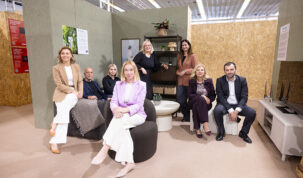 Stan za Sutra - naprijed Renata Suša, lijevo Zvjezdana Sirk Novak, sjede iza Tihana Lešić, lijevo Gordana Daniel i Nikica Cvitkušić, iza Sandra Đolo i Iva Prpić - foto Boris Ščitar